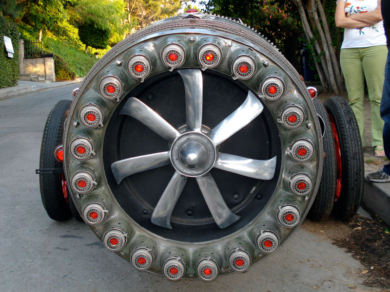 Illustration for article titled Rocket Car Mod is Like Steampunked Chitty Chitty Bang Bang